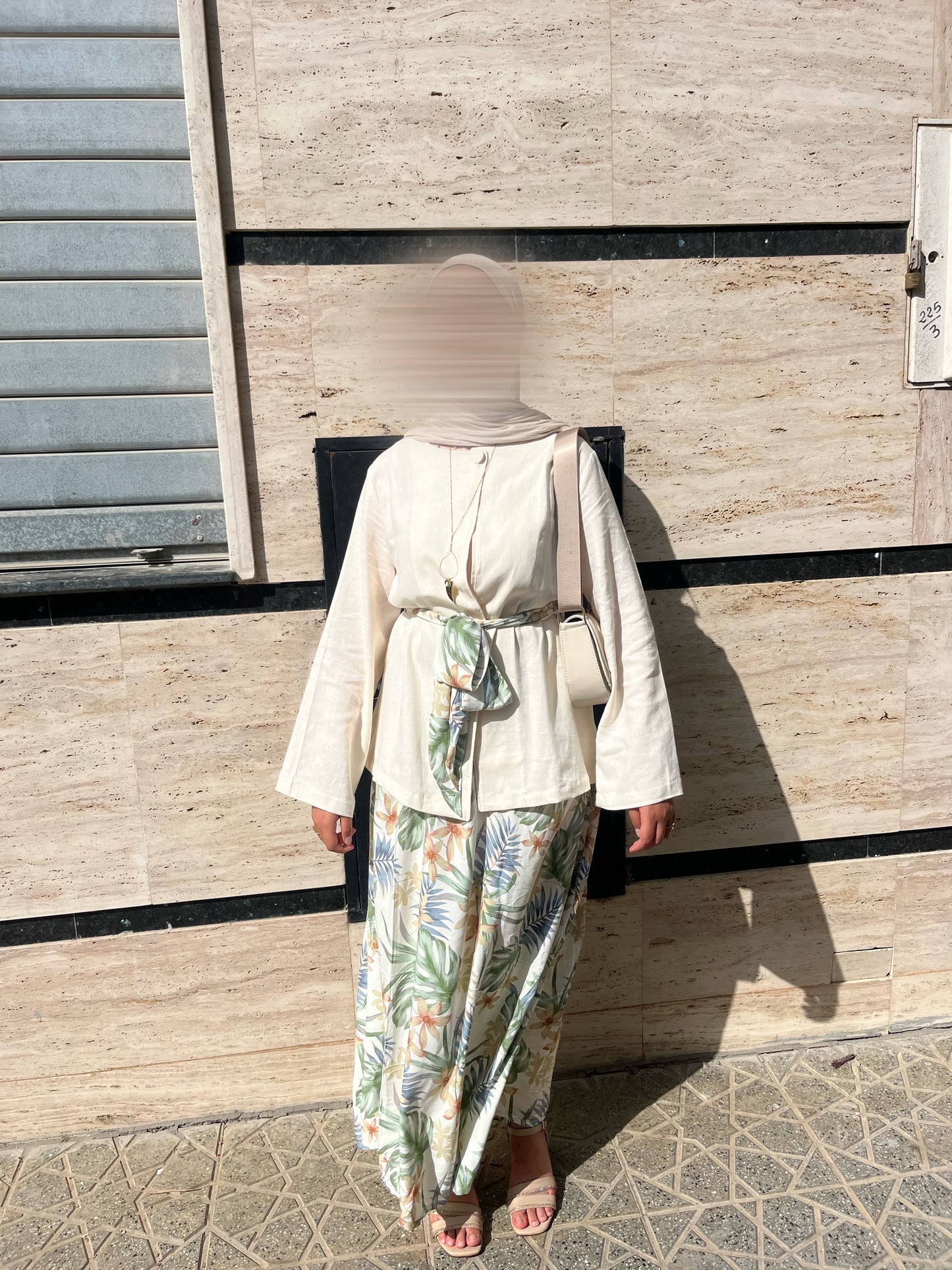 Ensemble EMELY – Jupe Longue Imprimée & Chemise Unie avec Ceinture