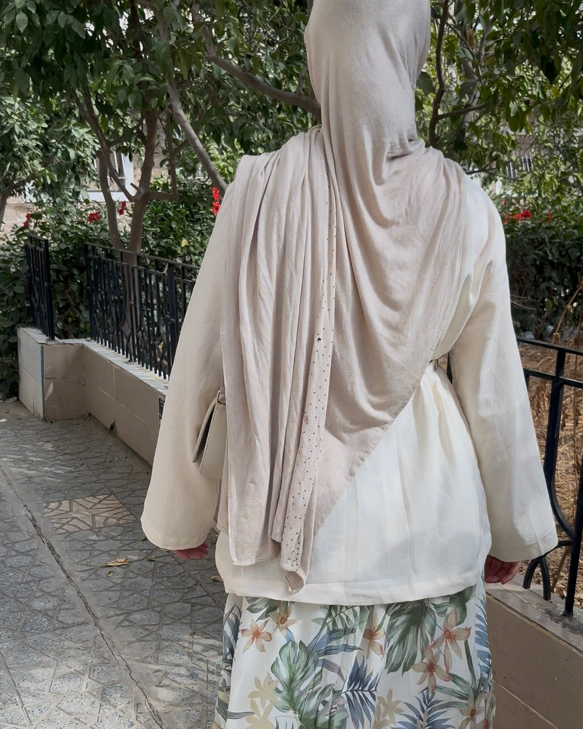 Ensemble EMELY – Jupe Longue Imprimée & Chemise Unie avec Ceinture